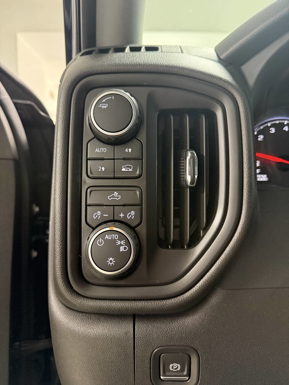 Used 2022 Chevrolet Silverado 1500 Custom image 12