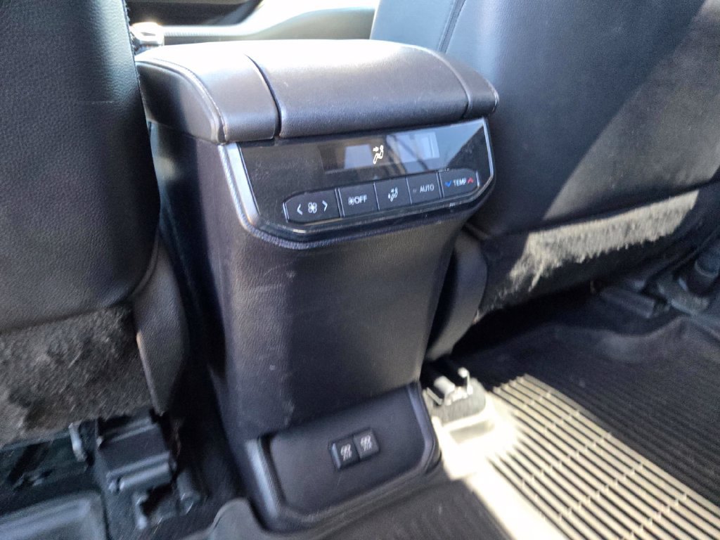 Used 2021 Toyota Highlander XLE FWD image 11