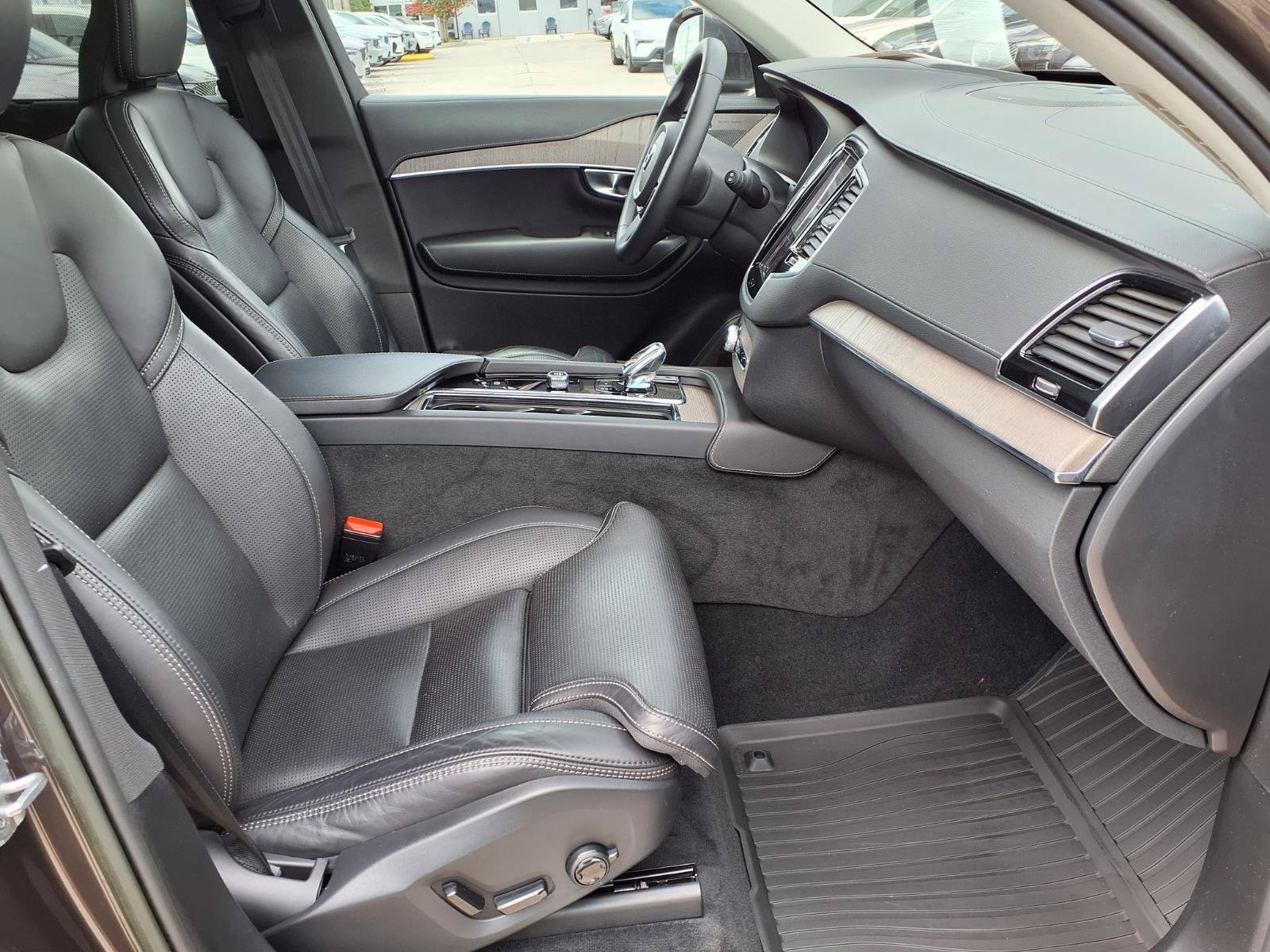 Certified 2023 Volvo XC90 B6 Ultimate w/ Protection Package Premier AWD/4WD image 11