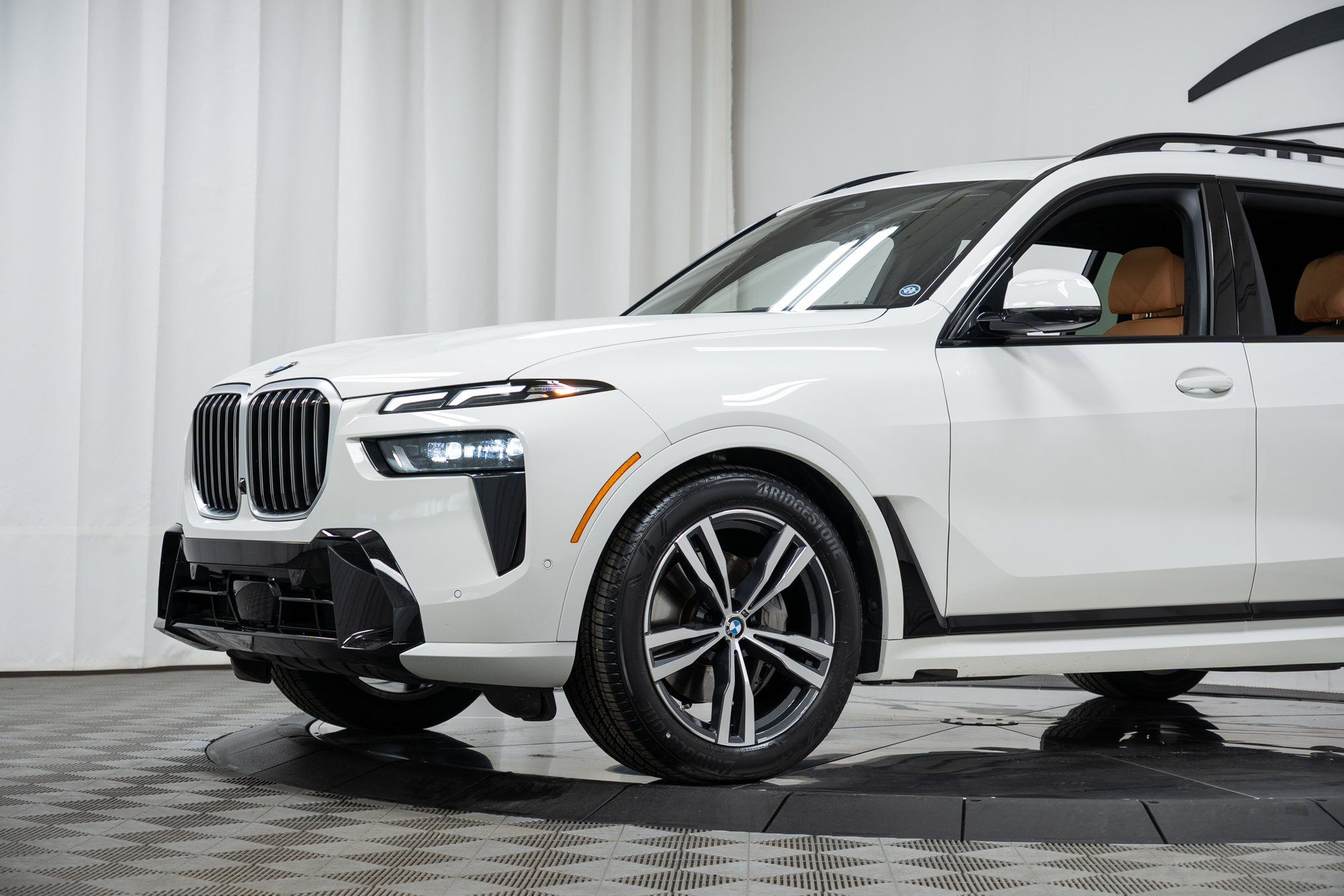 Certified 2024 BMW X7 xDrive40i w/ M Sport Package image 26
