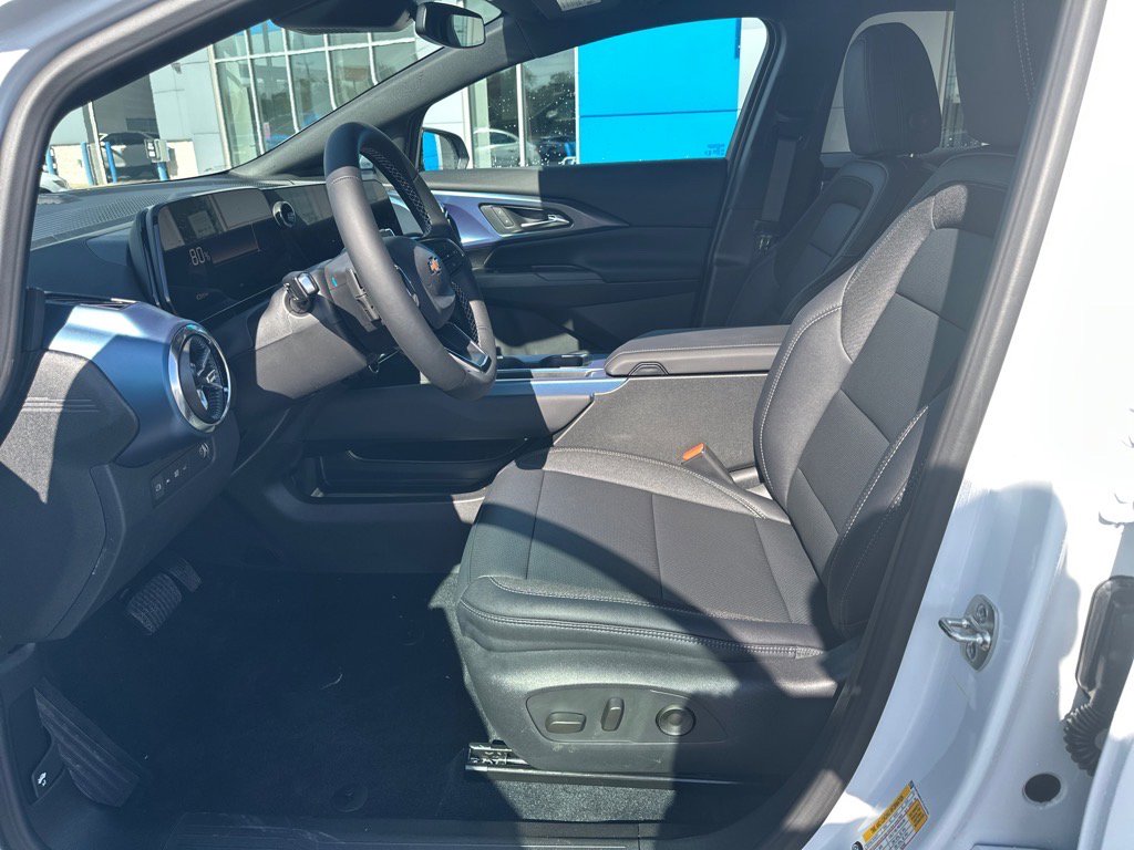 New 2026 Chevrolet Equinox EV LT image 12