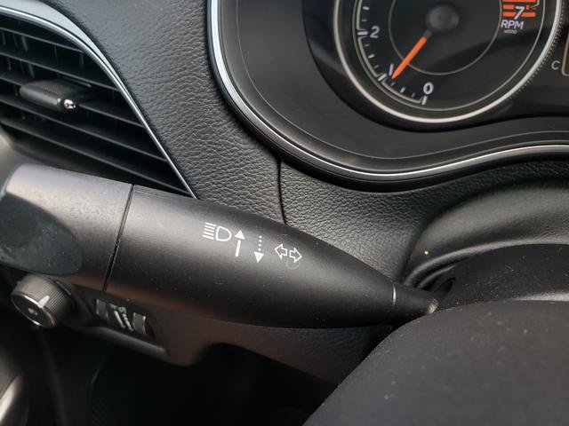 Used 2019 Jeep Cherokee Latitude Plus w/ Cold Weather Group AWD/4WD image 28