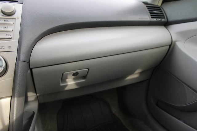 Used 2010 Toyota Camry LE image 27