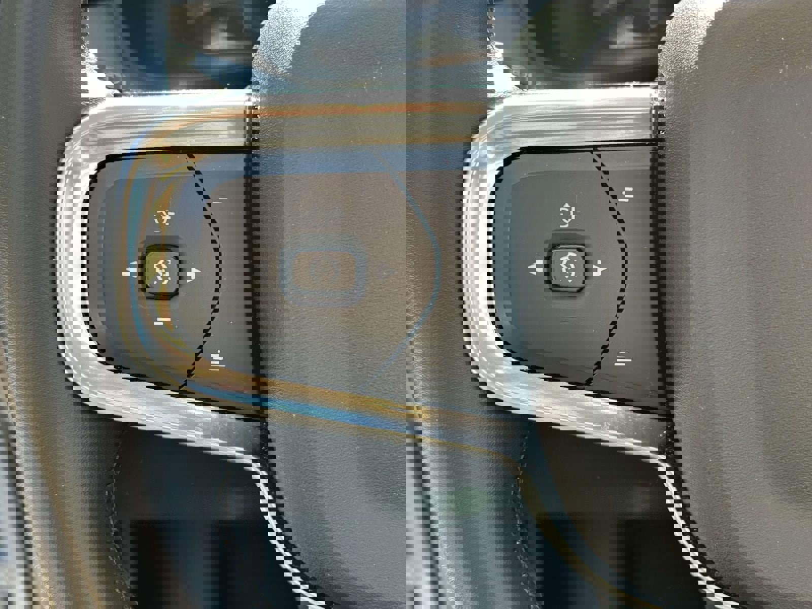 Certified 2025 Volvo XC40 B5 Core image 5