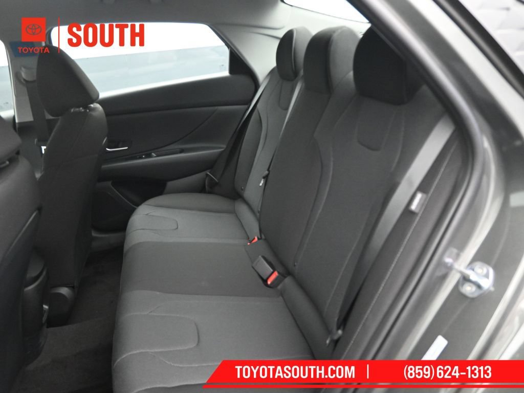 Used 2025 Hyundai Elantra SE FWD image 22