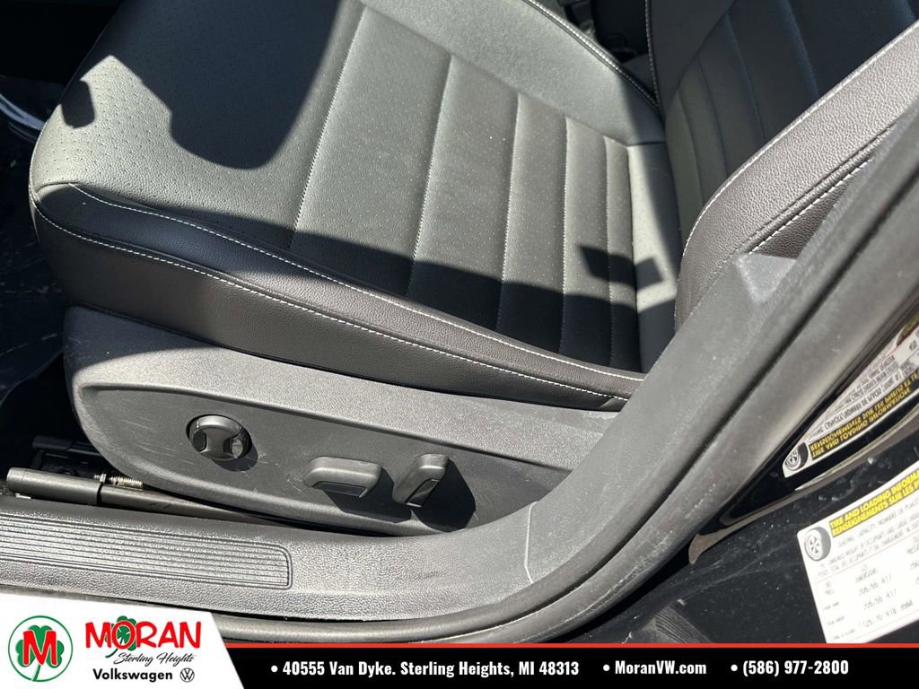 Certified 2023 Volkswagen Jetta SE FWD image 18