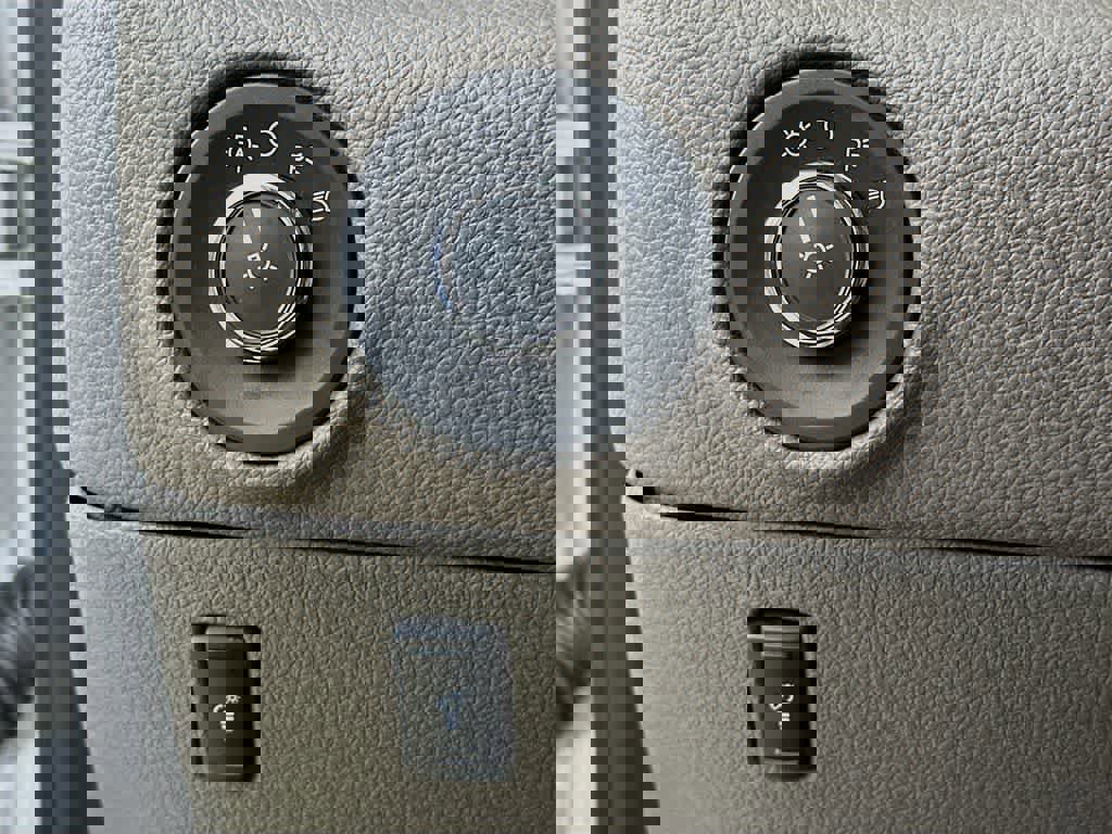 Used 2016 Lincoln Navigator Select image 26