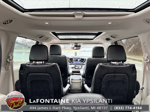 Used 2021 Chrysler Pacifica Limited image 19
