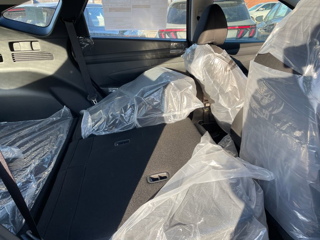 New 2026 Hyundai Tucson SE image 11