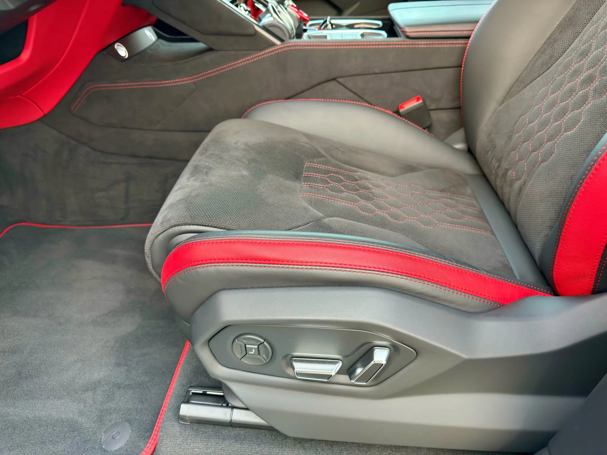 Used 2024 Lamborghini Urus S image 34