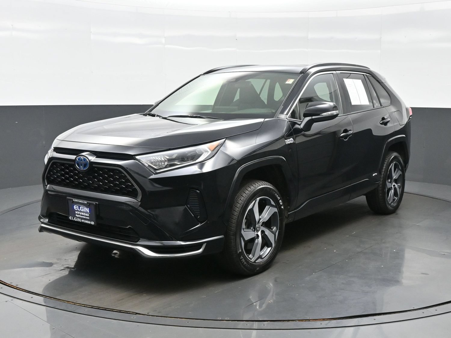 Used 2021 Toyota RAV4 SE w/ Weather & Moonroof Package AWD/4WD image 2