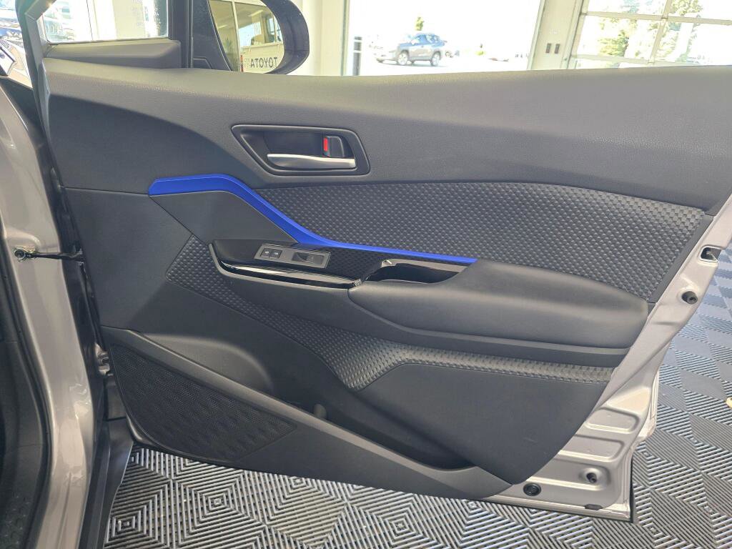 Used 2020 Toyota C-HR XLE image 41