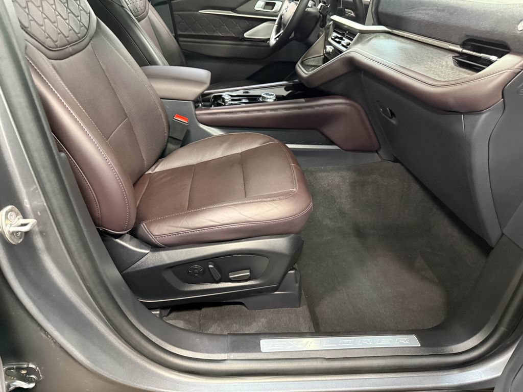 Used 2025 Ford Explorer Platinum w/ LUX Leather Package AWD/4WD image 63