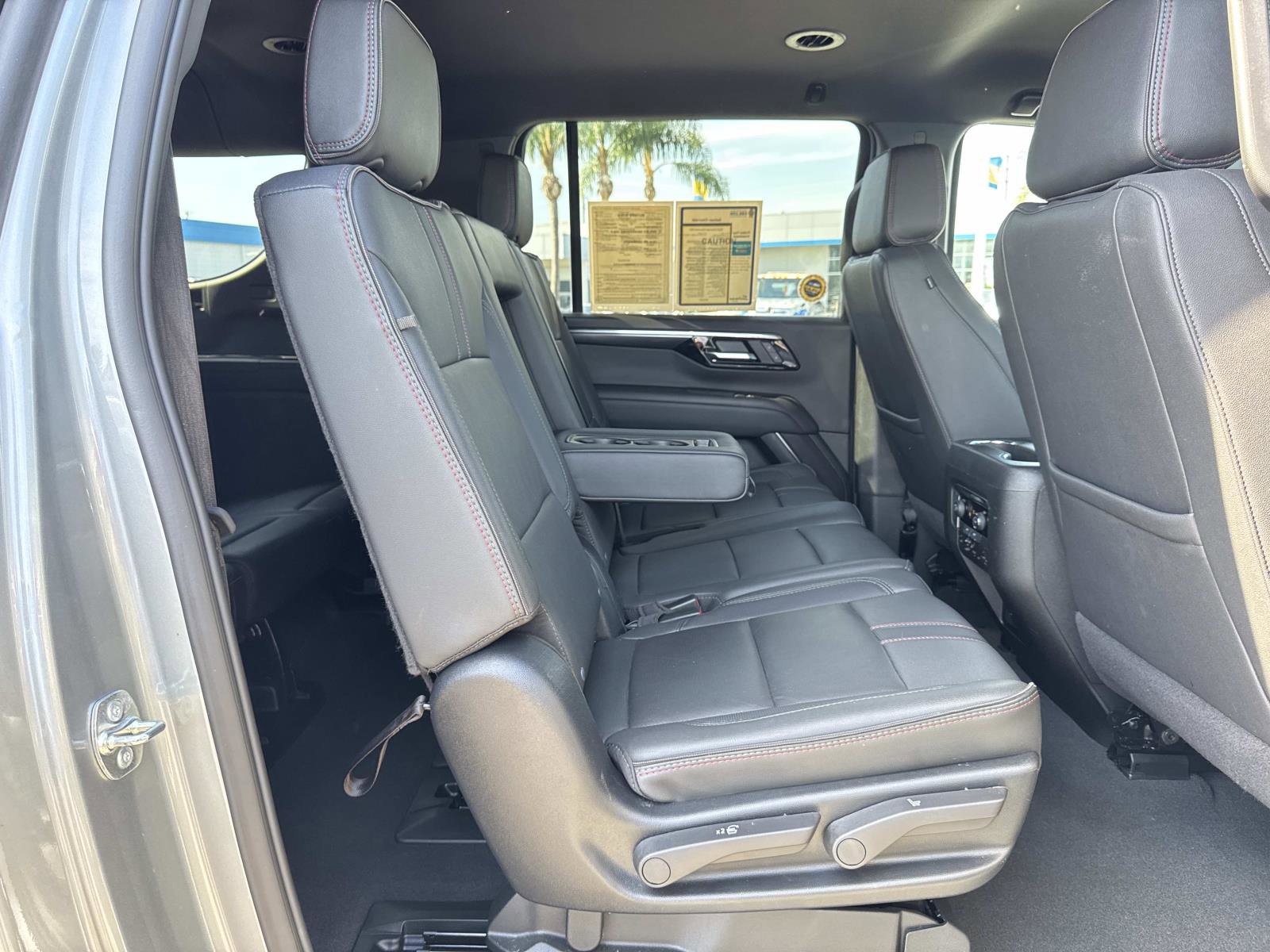 Used 2025 Chevrolet Suburban RST image 30