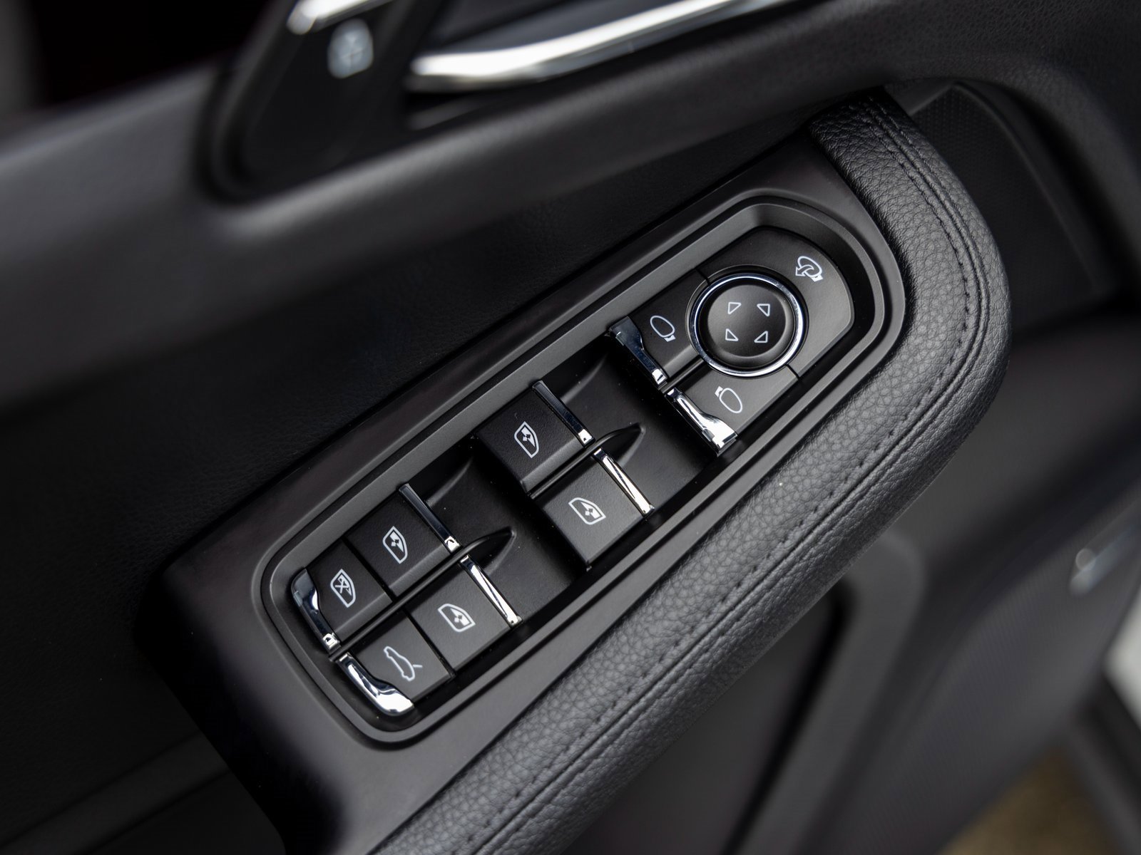 Certified 2023 Porsche Macan image 23