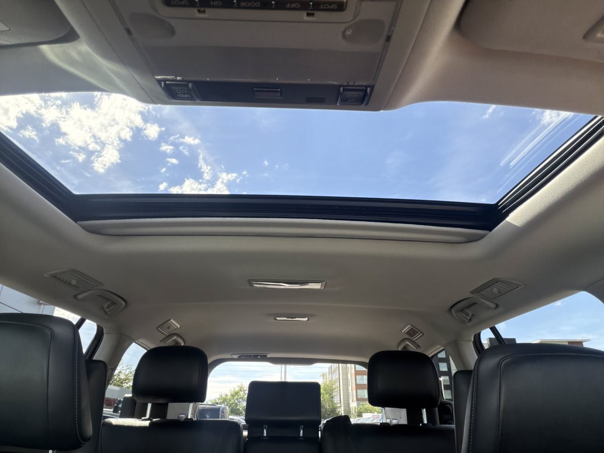 Used 2013 Lexus LX 570 4WD w/ Luxury Pkg image 30