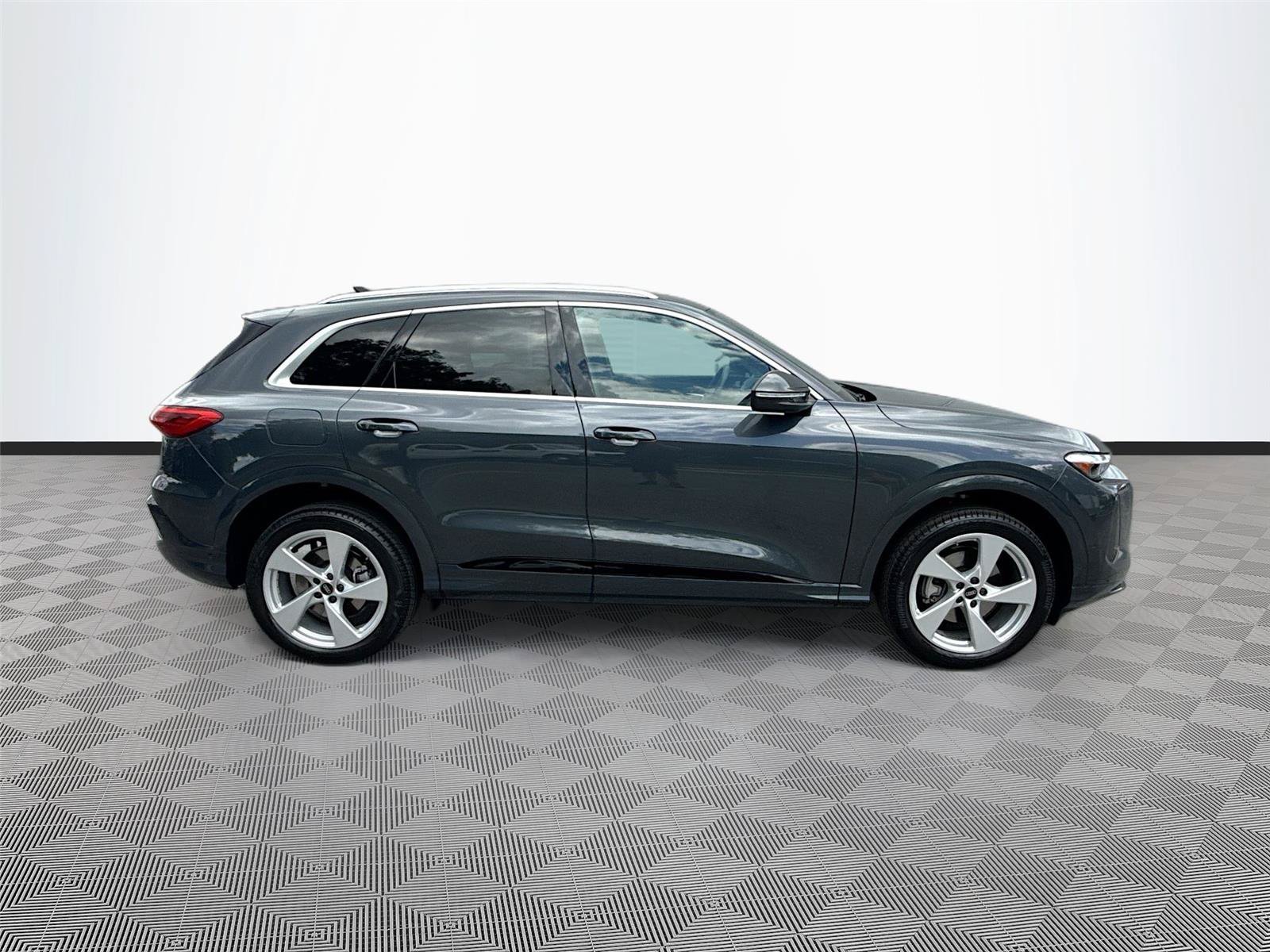 Certified 2025 Audi Q5 Premium Plus w/ Premium Plus AWD/4WD image 8