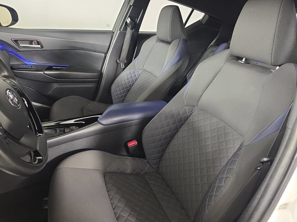 Used 2020 Toyota C-HR XLE FWD image 14