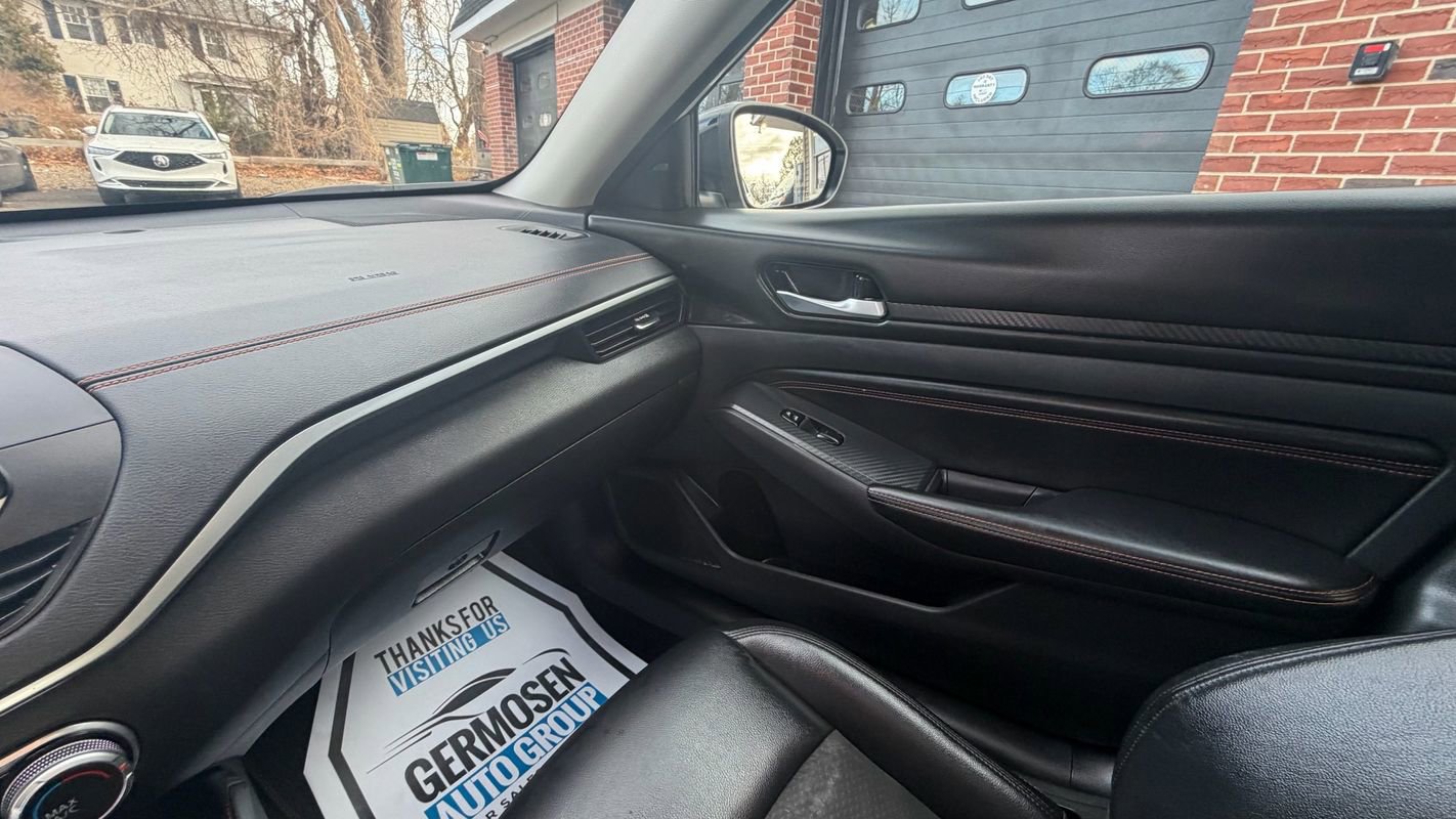 Used 2021 Nissan Altima 2.5 SR w/ SR Premium Package image 14