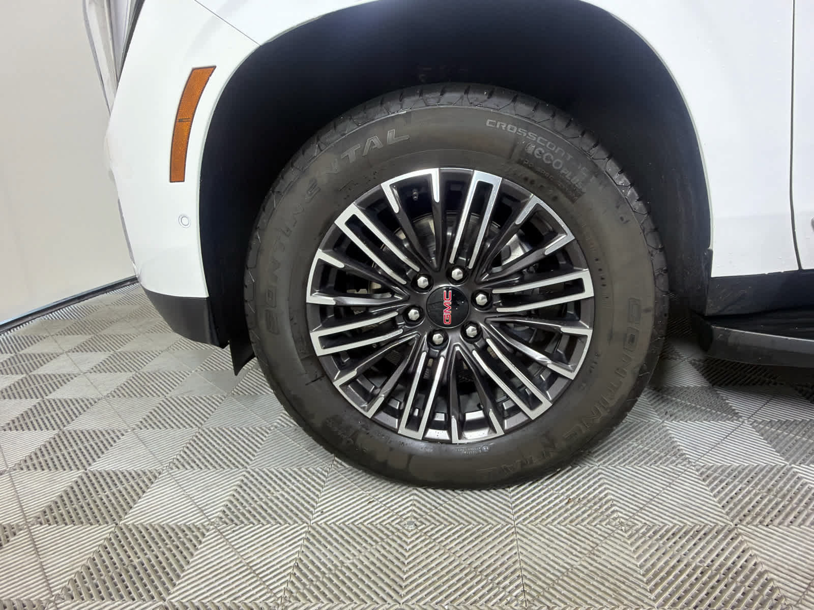 Used 2025 GMC Yukon Elevation w/ LPO, Floor Liner Package AWD/4WD image 10