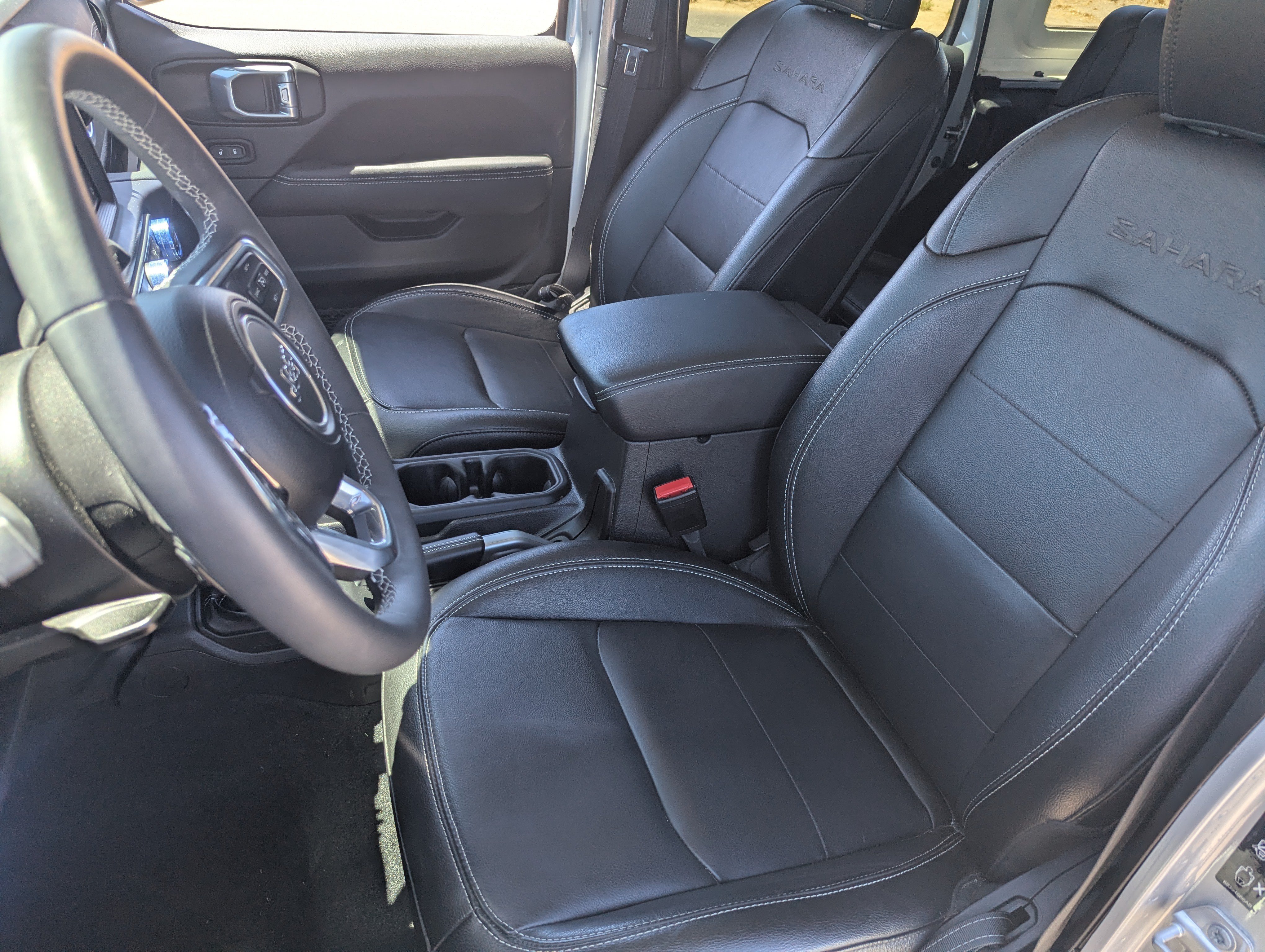 Used 2023 Jeep Wrangler Unlimited Sahara AWD/4WD image 18