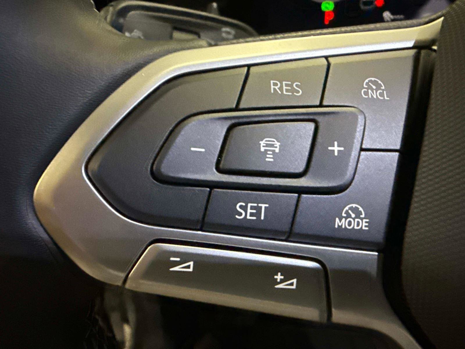 New 2026 Volkswagen Tiguan SE image 18