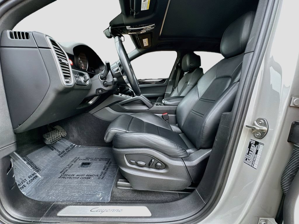 Certified 2023 Porsche Cayenne AWD/4WD image 5