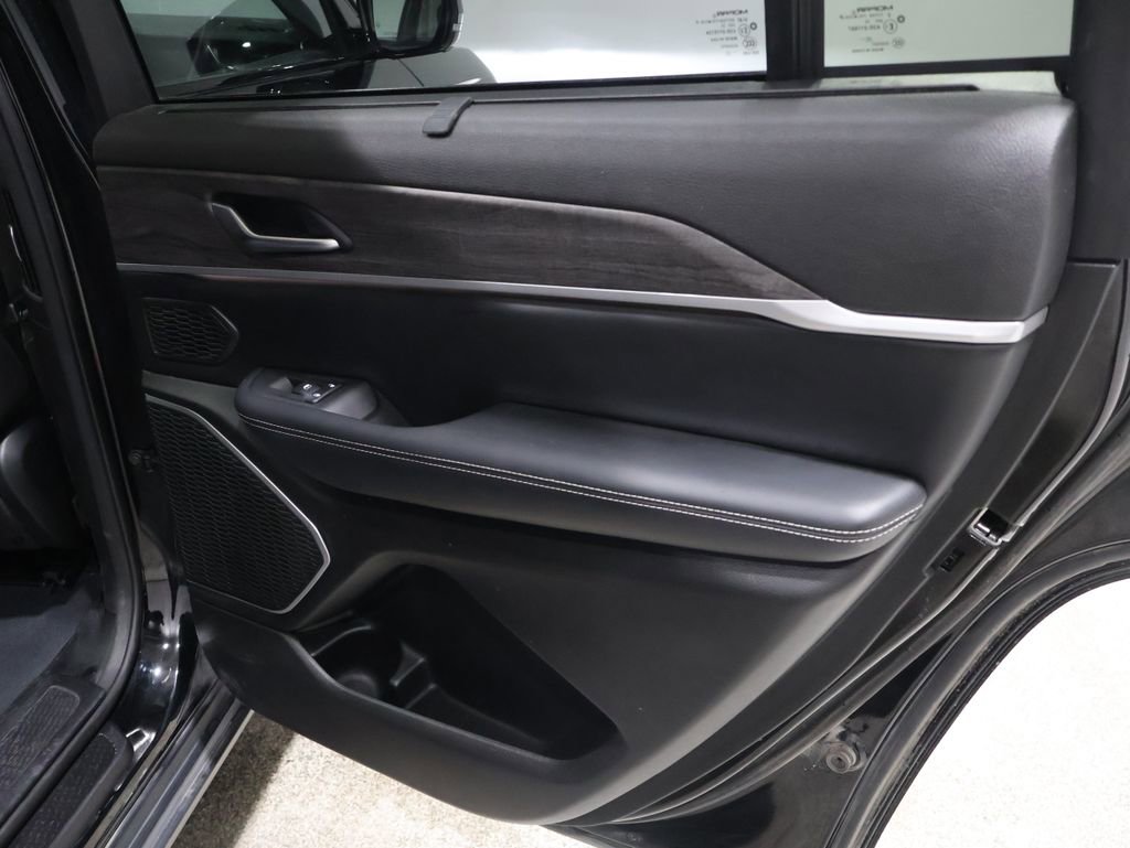 Used 2023 Jeep Grand Cherokee L Limited w/ Luxury Tech Group II image 25