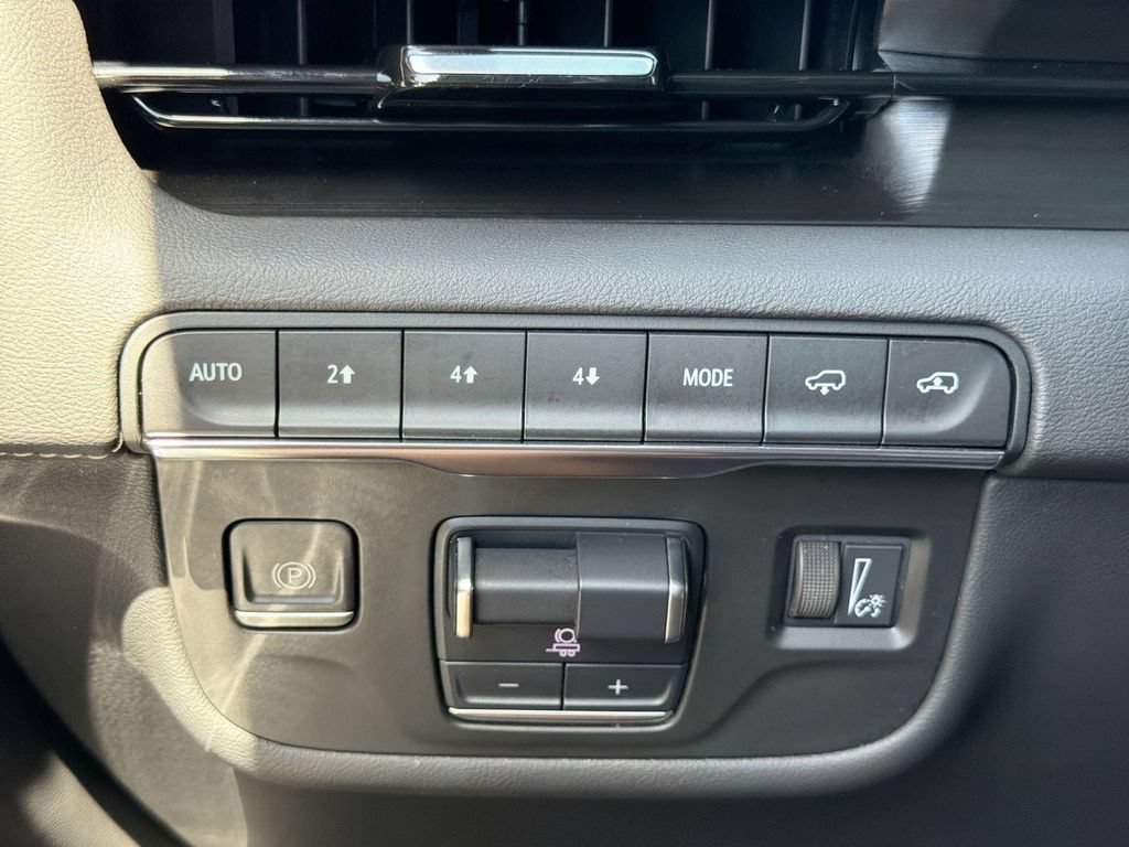 Certified 2022 Cadillac Escalade Sport w/ Touring Package AWD/4WD image 18