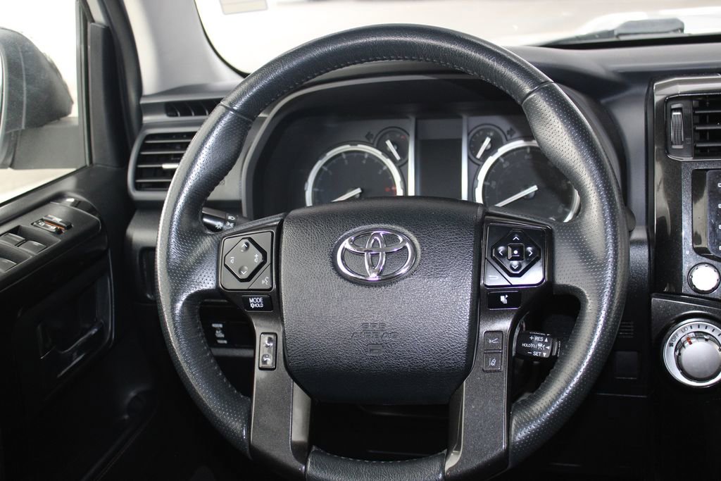 Used 2020 Toyota 4Runner TRD Off-Road AWD/4WD image 27