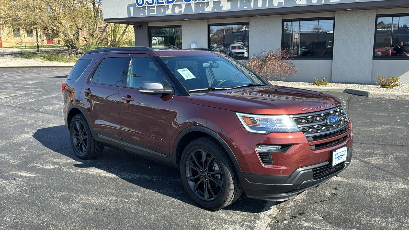 Used 2018 Ford Explorer XLT w/ Equipment Group 202A AWD/4WD image 2