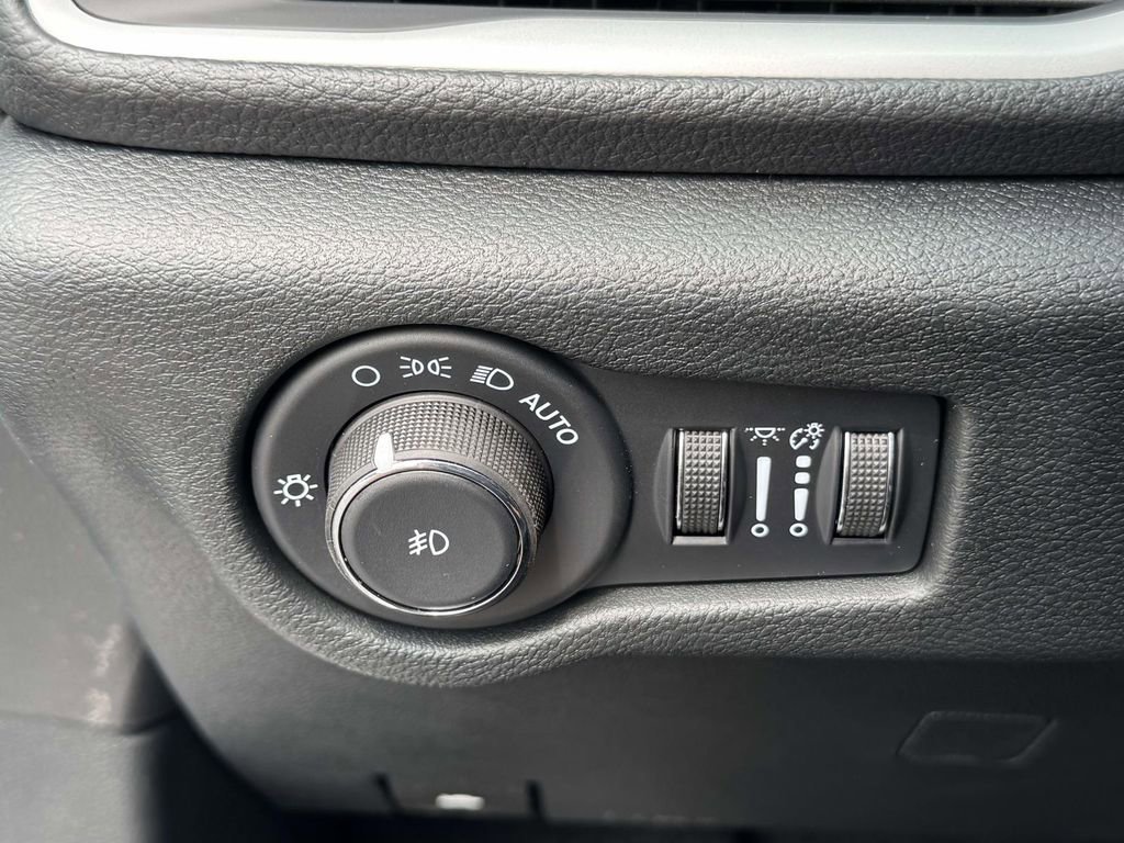 New 2026 Chrysler Pacifica Select image 28