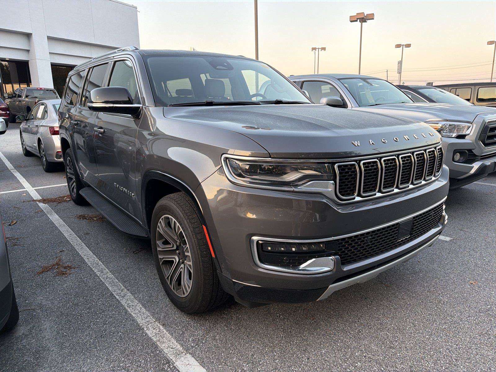 Used 2024 Jeep Wagoneer L Series II w/ Flexible Seating Group RWD image 3