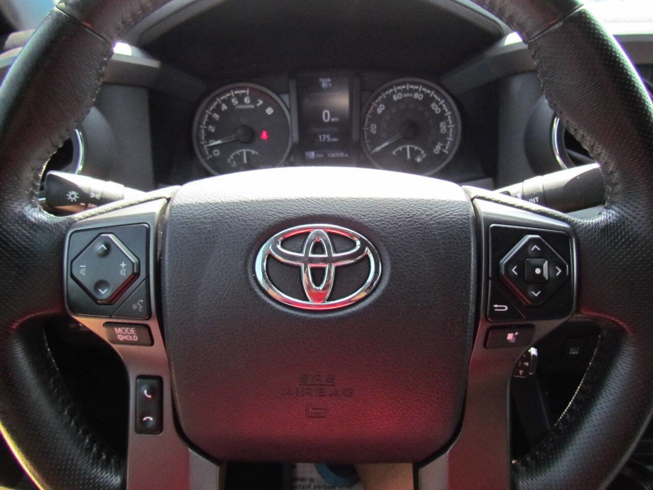 Used 2017 Toyota Tacoma TRD Sport image 21