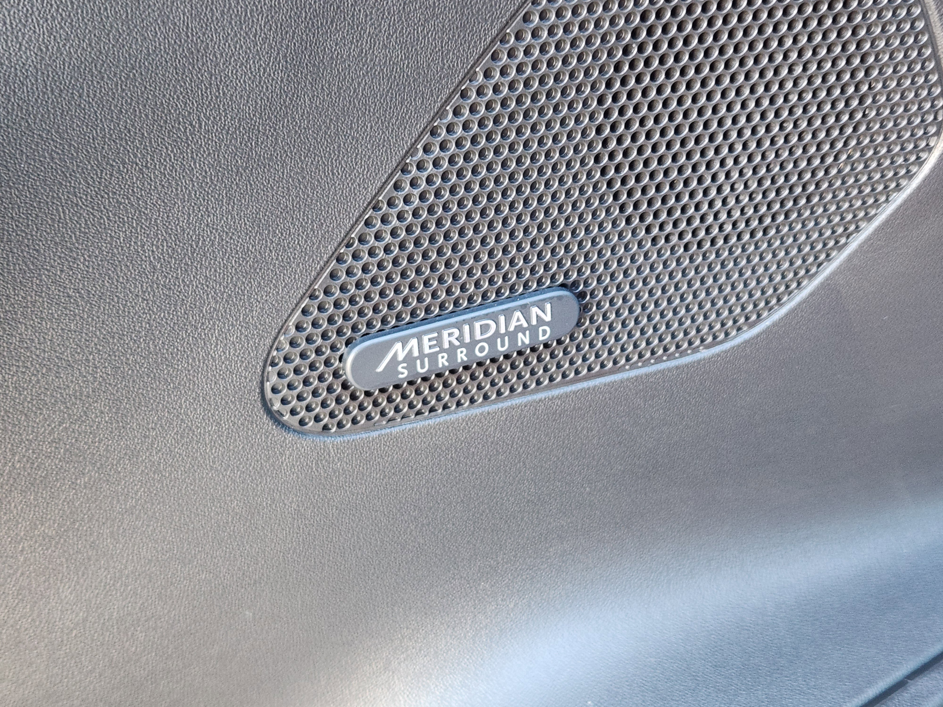 Used 2020 Jaguar F-PACE SVR image 24