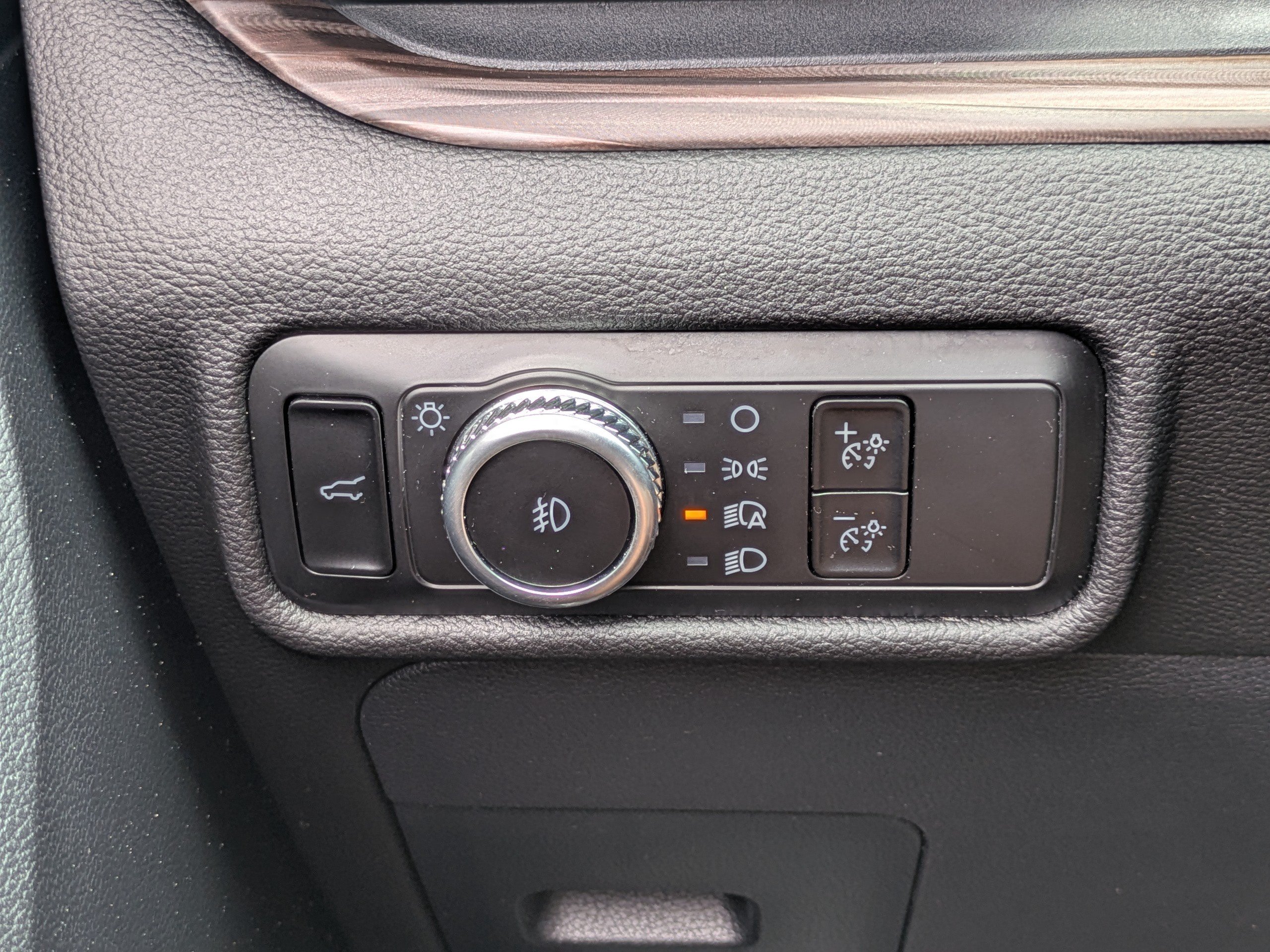 Used 2022 Ford Explorer Limited w/ Limited Technology Package RWD image 21