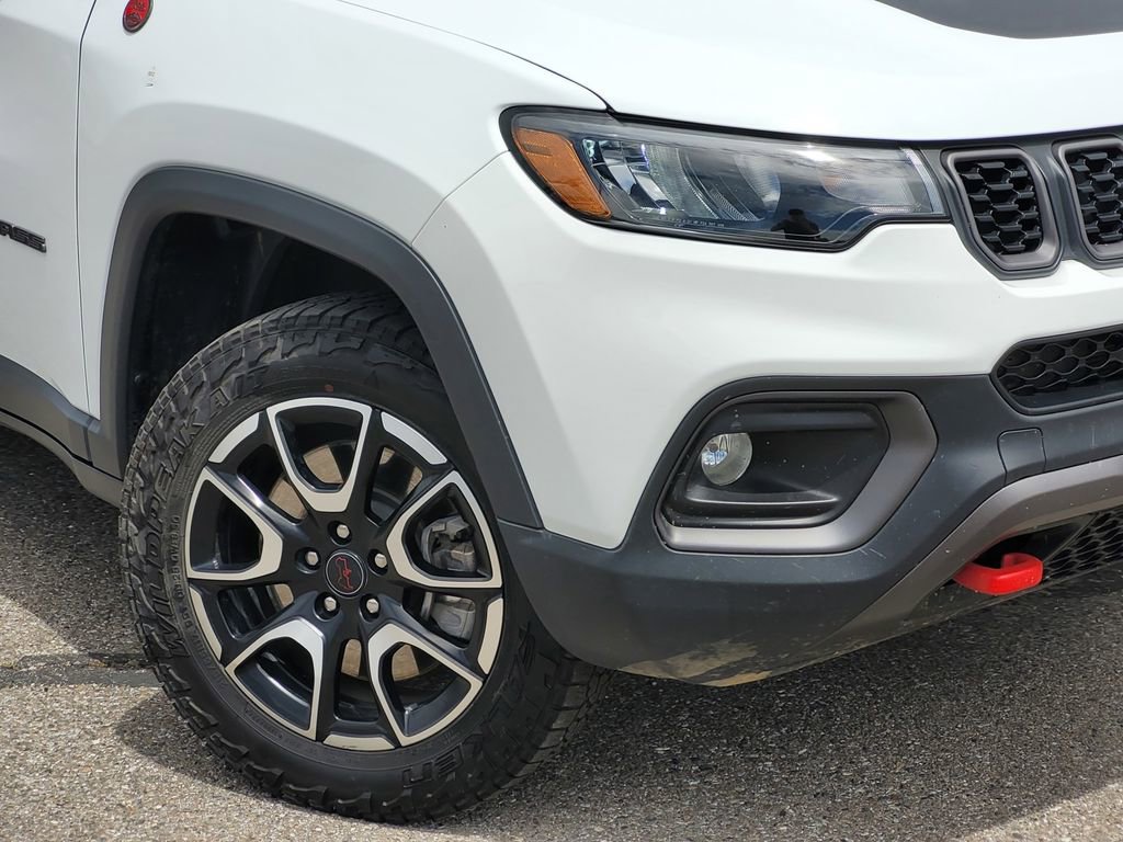Used 2025 Jeep Compass Trailhawk image 9