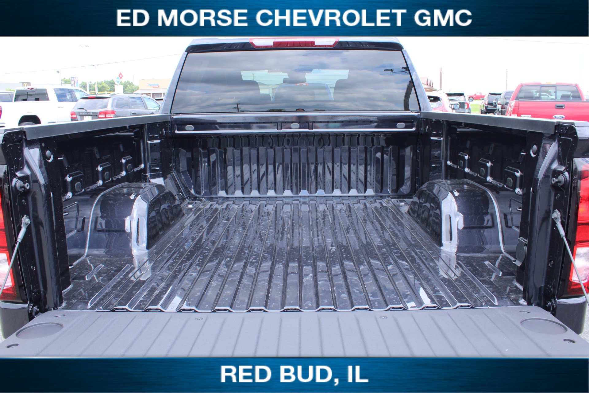 New 2025 GMC Sierra 1500 SLE image 18