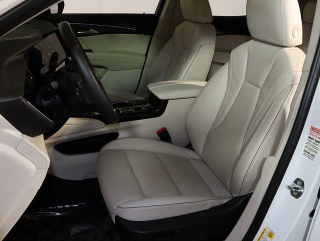 Used 2023 Buick Envision Essence AWD/4WD image 4
