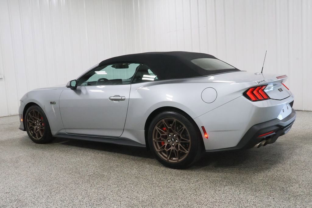 Used 2025 Ford Mustang GT Premium w/ GT Performance Package RWD image 4
