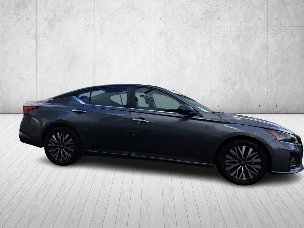 Used 2024 Nissan Altima 2.5 SV FWD image 4