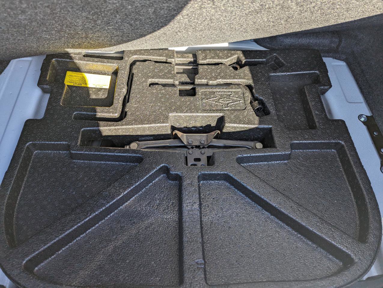 Used 2013 Toyota Camry XLE w/ Leather Pkg image 44