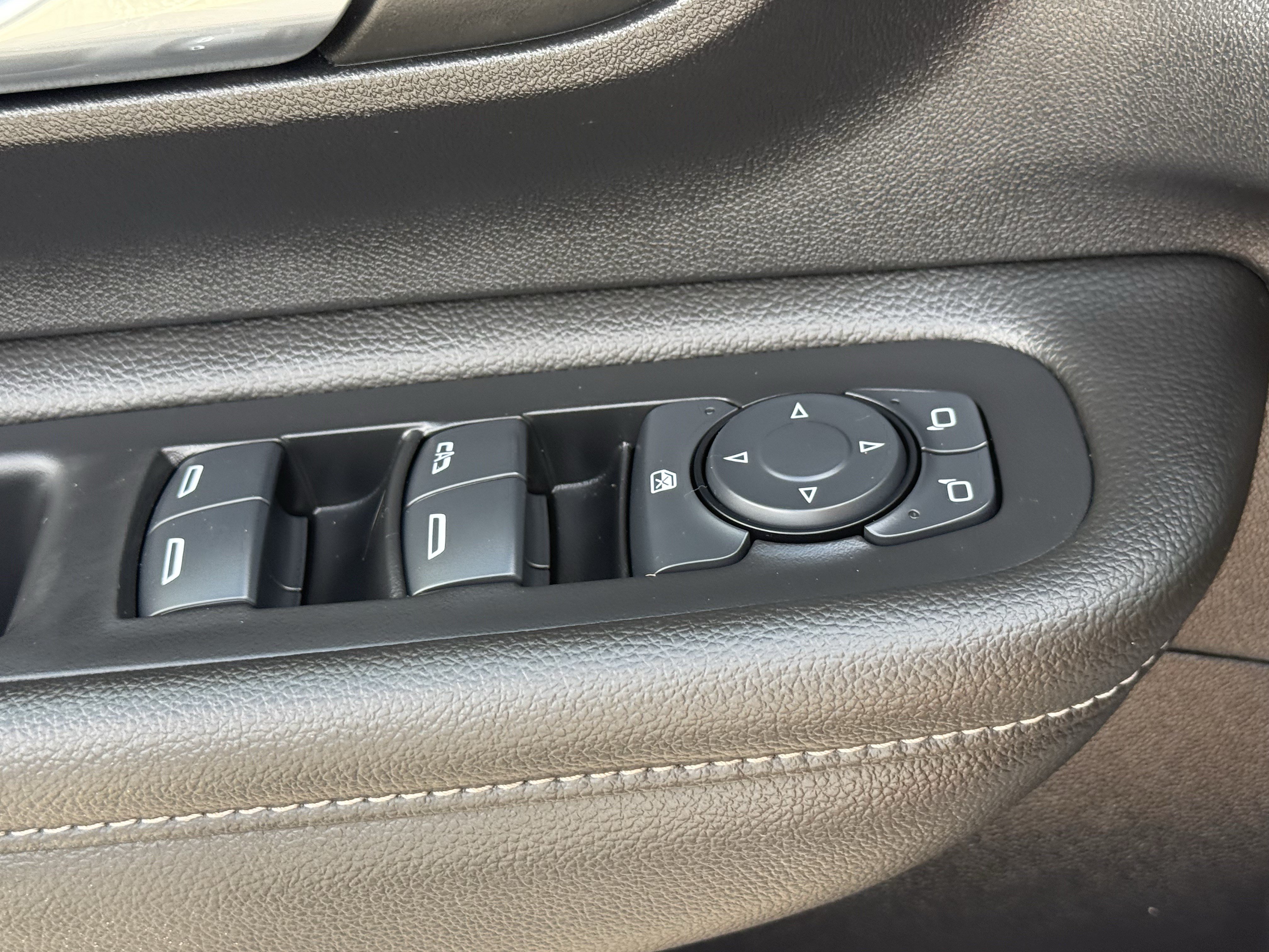 Used 2024 GMC Terrain SLE AWD/4WD image 26