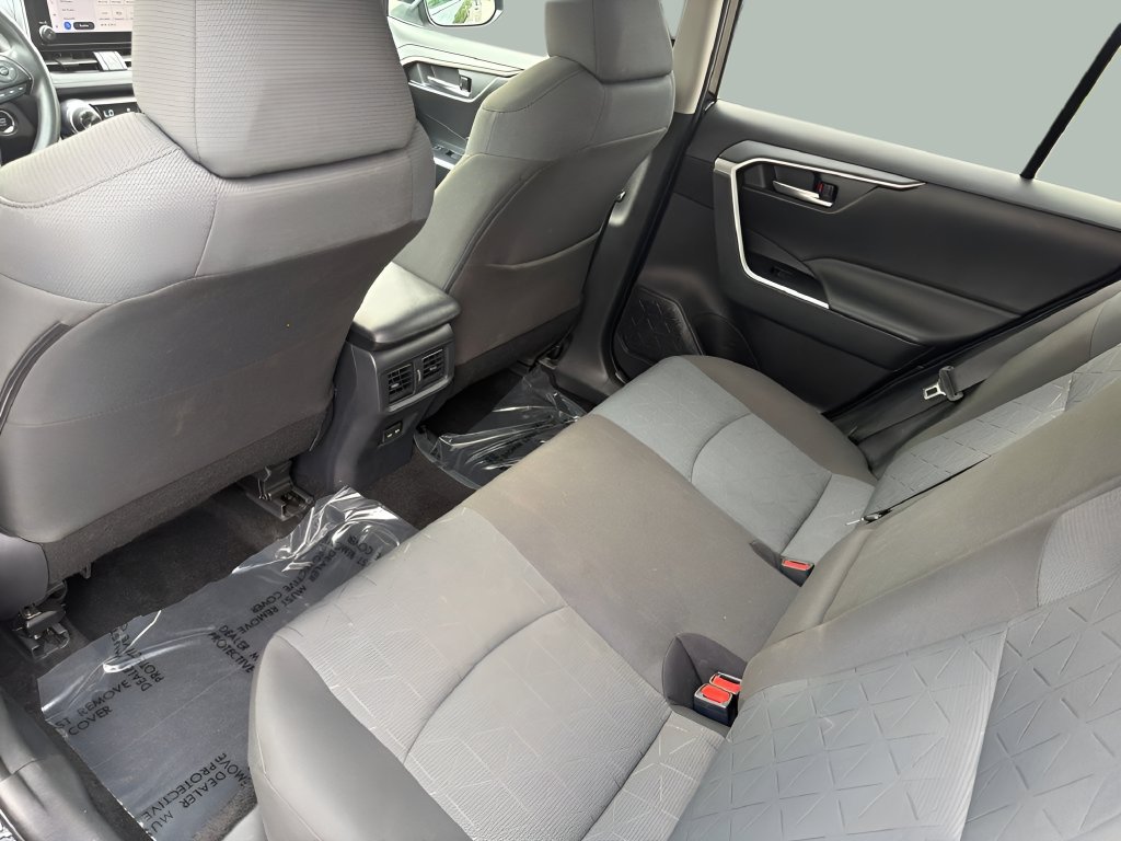 Used 2025 Toyota RAV4 XLE AWD/4WD image 14