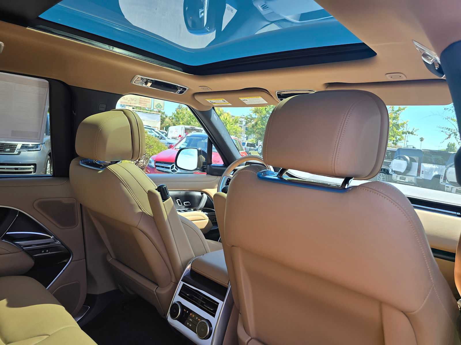 New 2025 Land Rover Range Rover SE image 15