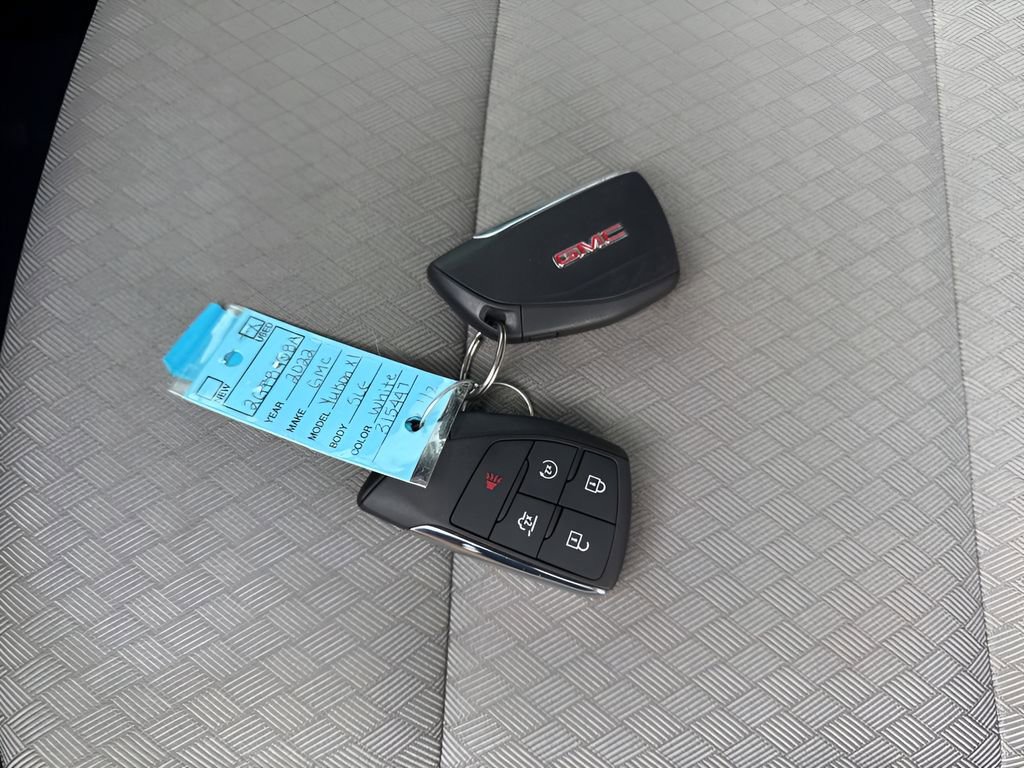 Used 2022 GMC Yukon XL SLE w/ Gmc Pro Safety Plus Package AWD/4WD image 10