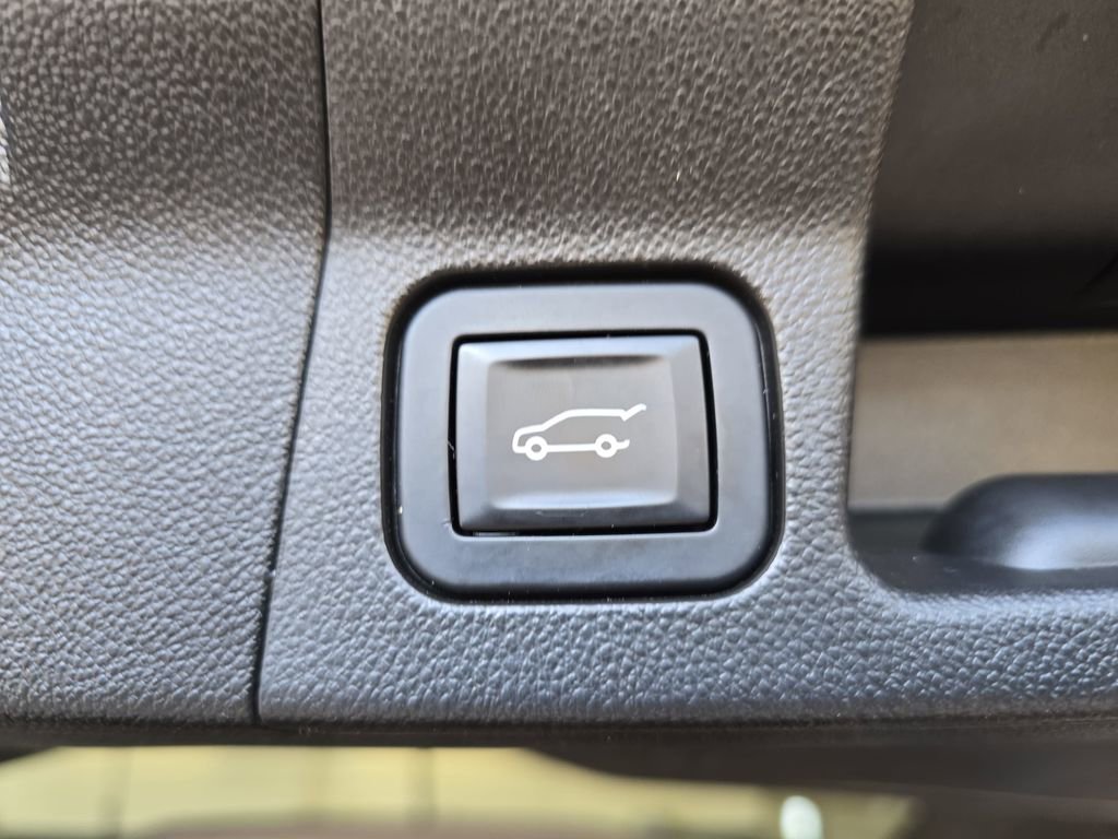 Used 2018 GMC Acadia SLT w/ LPO, Cargo Package AWD/4WD image 15