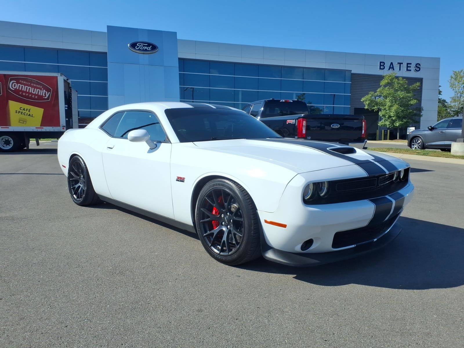 Used 2016 Dodge Challenger SRT w/ Technology Group RWD image 1