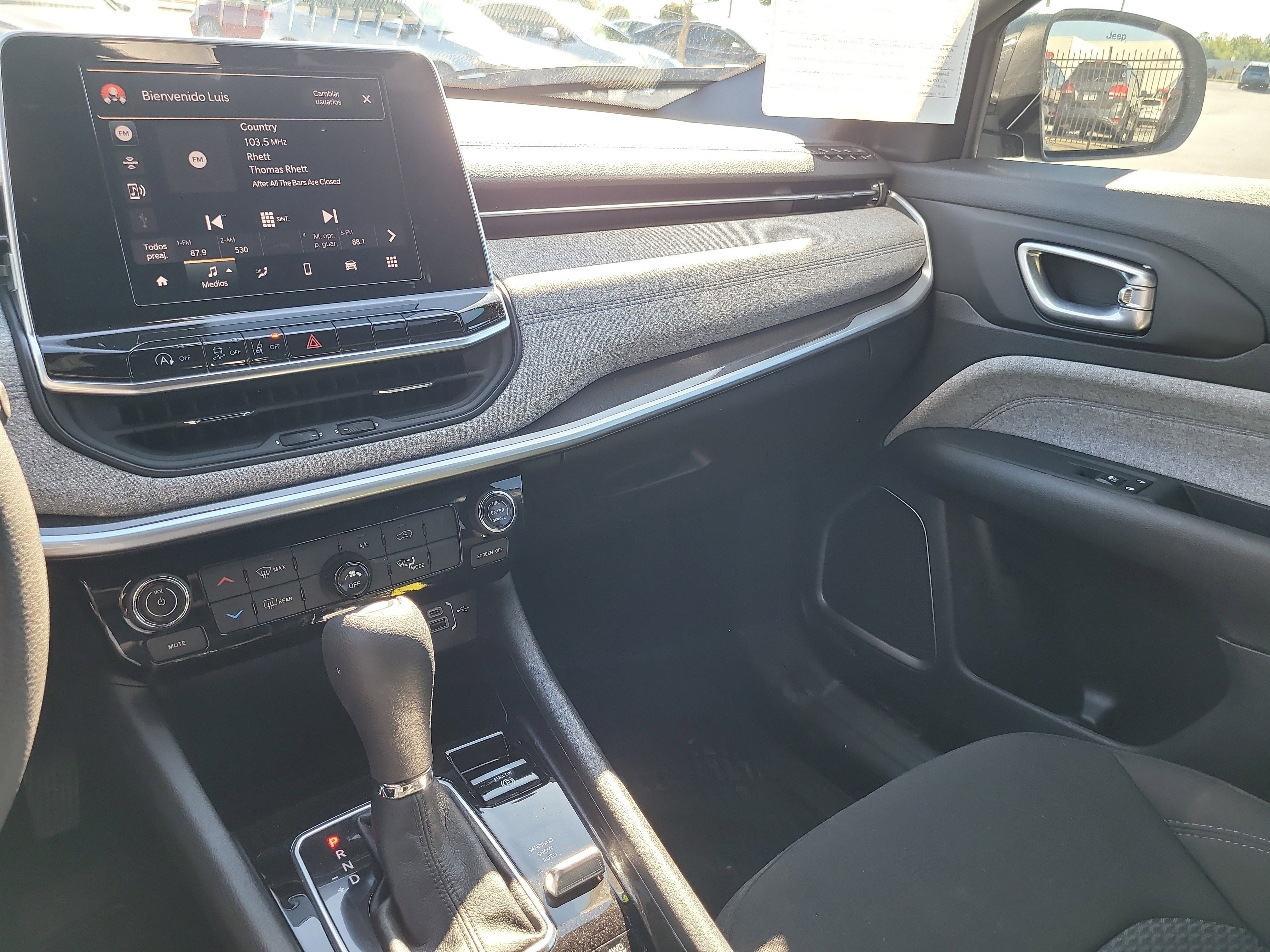 Used 2025 Jeep Compass Sport image 21