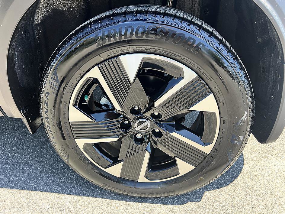 Certified 2025 Nissan Kicks SV AWD/4WD image 10